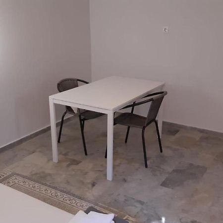 Cosy Guesthouse-Souterrain With Garden In City Center Corinth Exterior photo