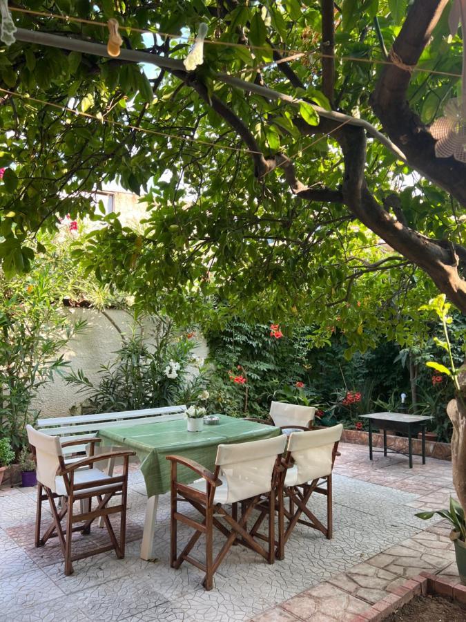 Cosy Guesthouse-Souterrain With Garden In City Center Corinth Exterior photo