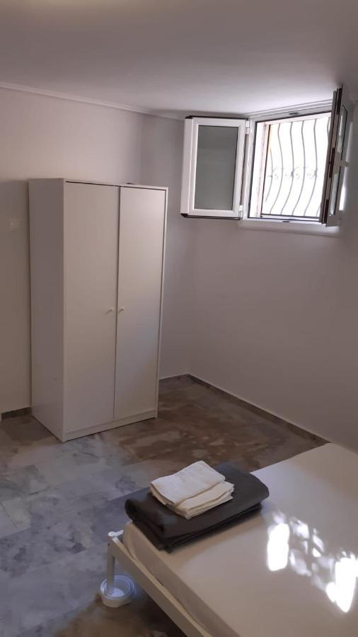 Cosy Guesthouse-Souterrain With Garden In City Center Corinth Exterior photo