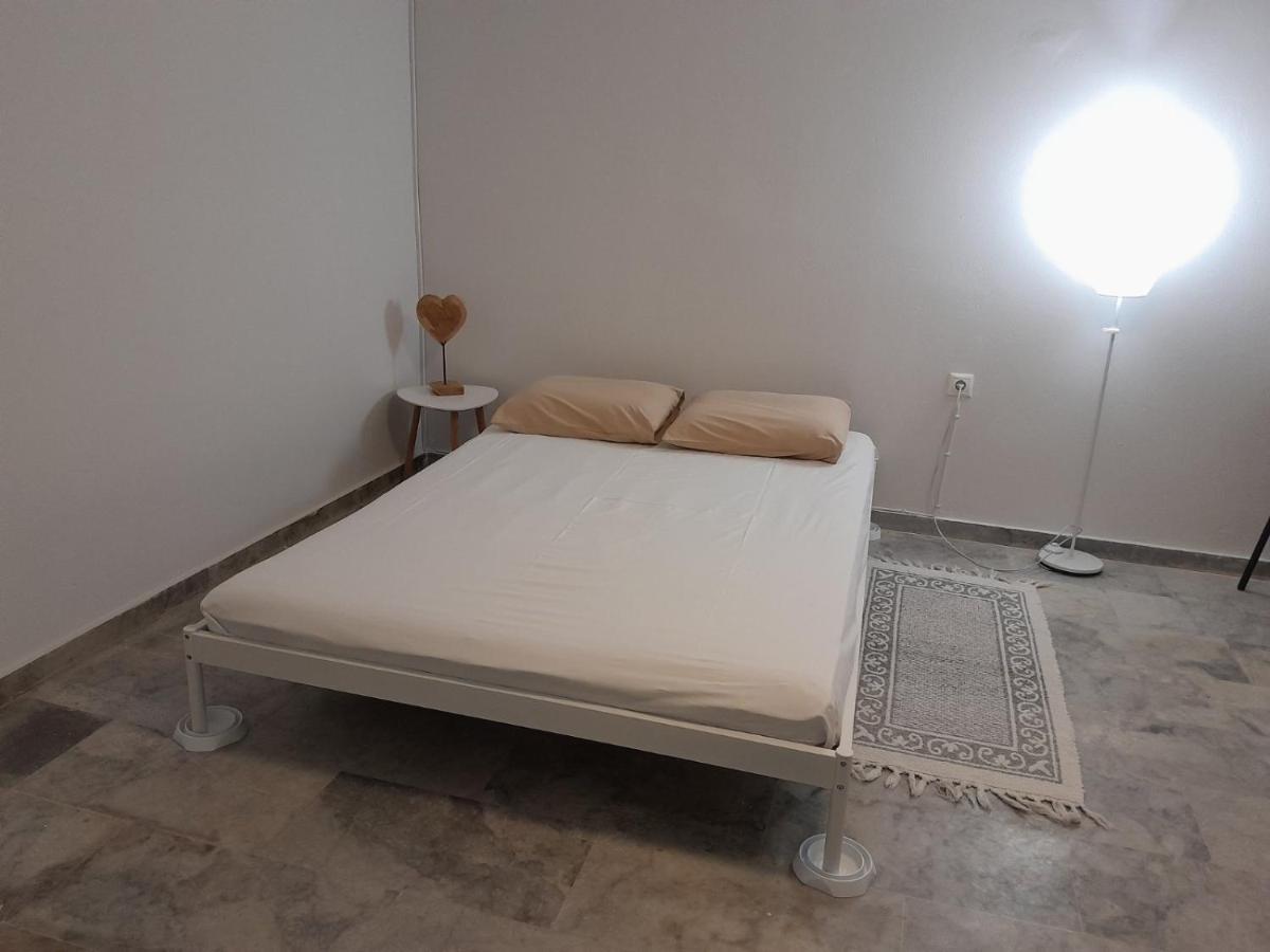 Cosy Guesthouse-Souterrain With Garden In City Center Corinth Exterior photo